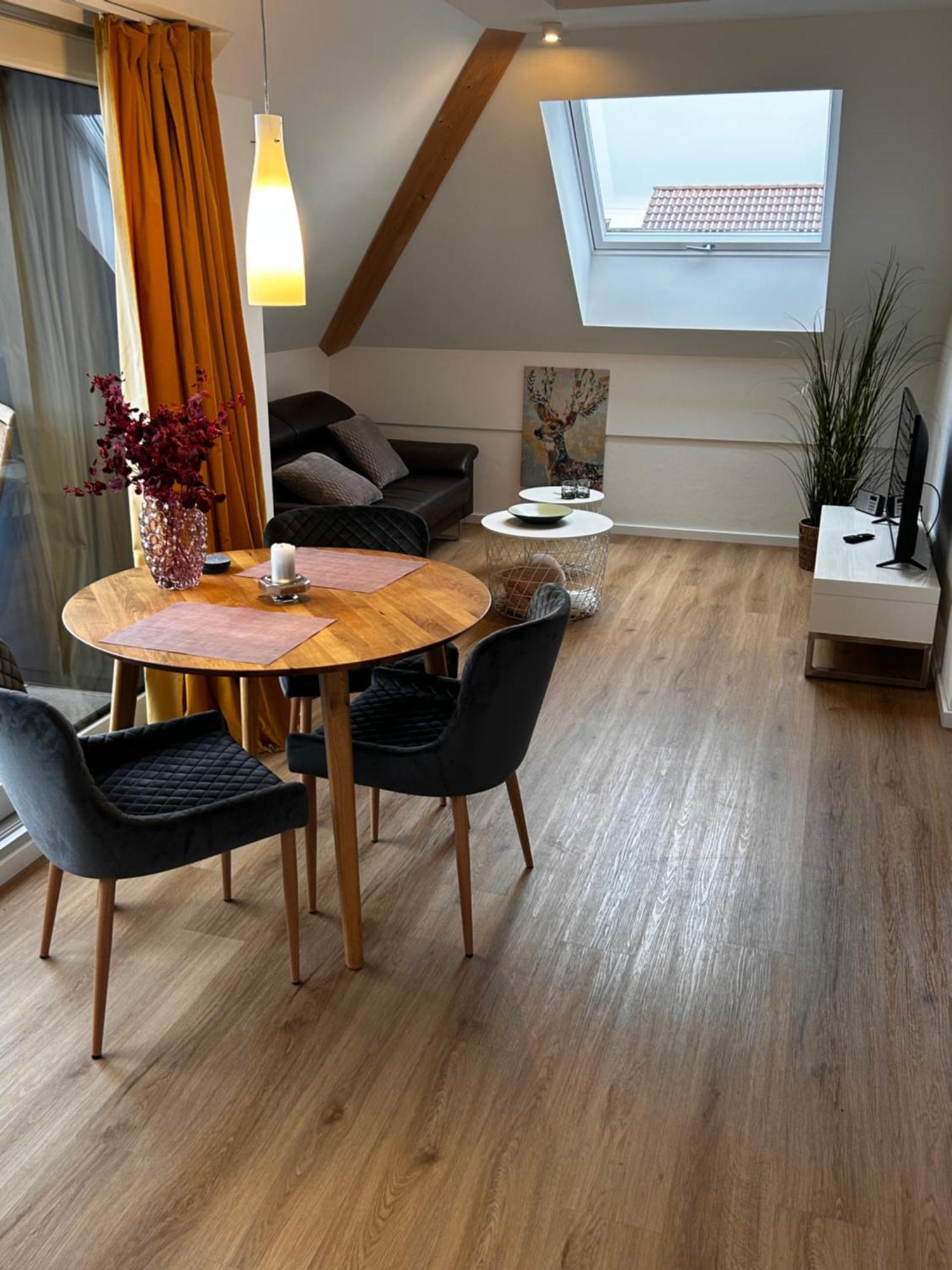 Terralpin Apartments - Charmante Dg Wohnung Mit Balkon Bruckmühl Eksteriør billede
