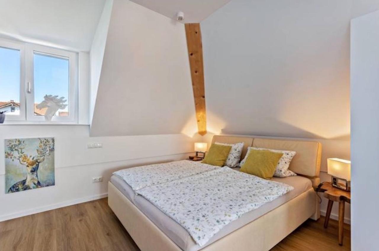 Terralpin Apartments - Charmante Dg Wohnung Mit Balkon Bruckmühl Eksteriør billede